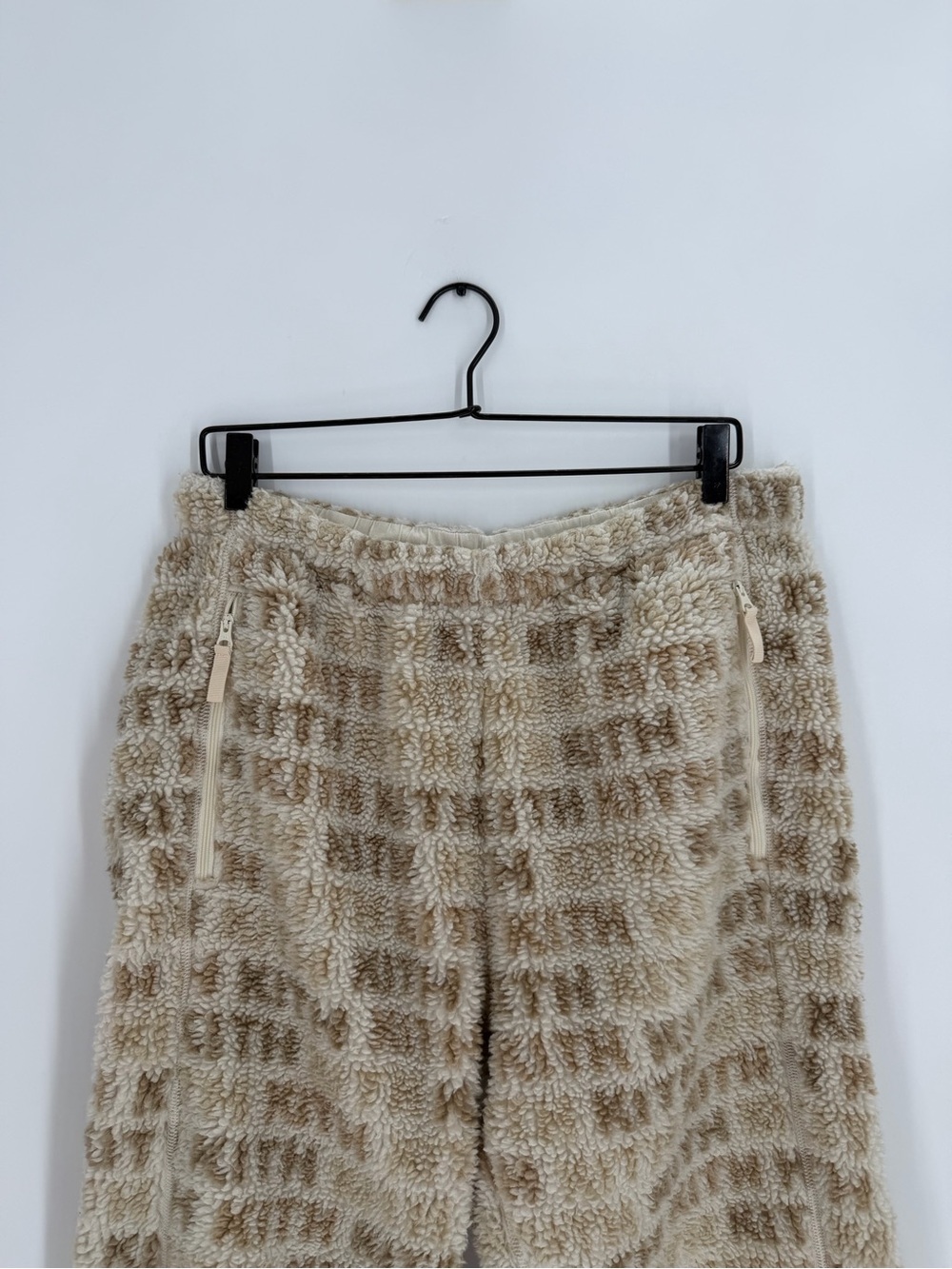 Kith Pinehurst Sherpa Monogram Jacquard Printed Lounge Jogger Pants In Sandrift